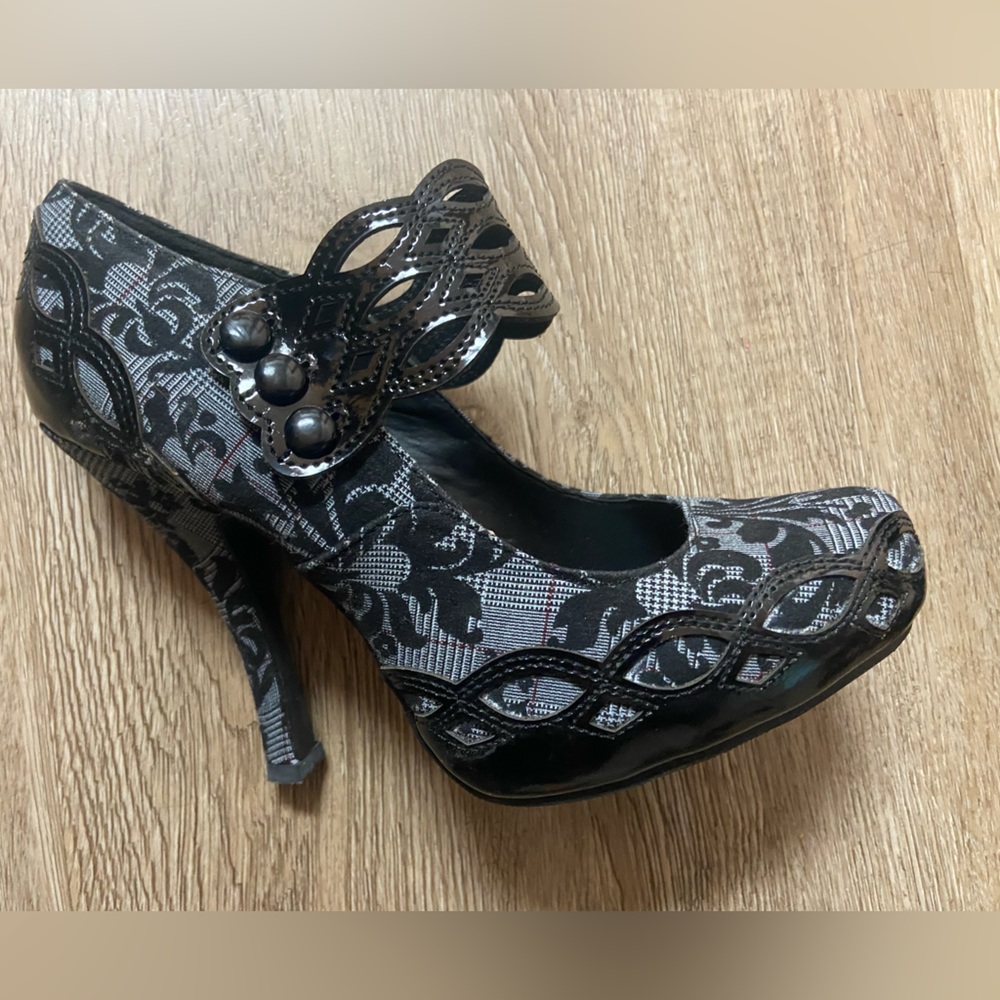 Penthouse shoes size 7